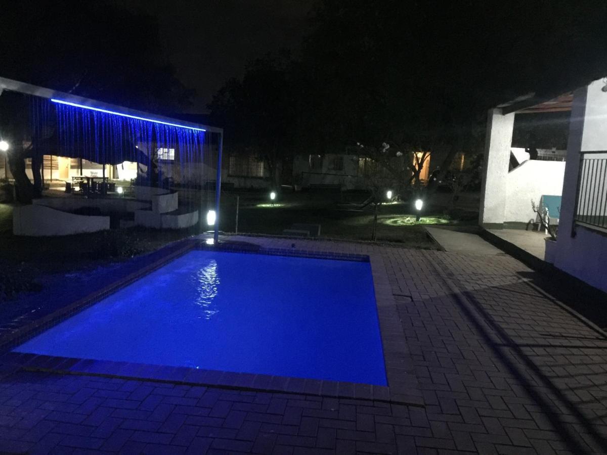 Simbasun Cottages Midrand Buitenkant foto