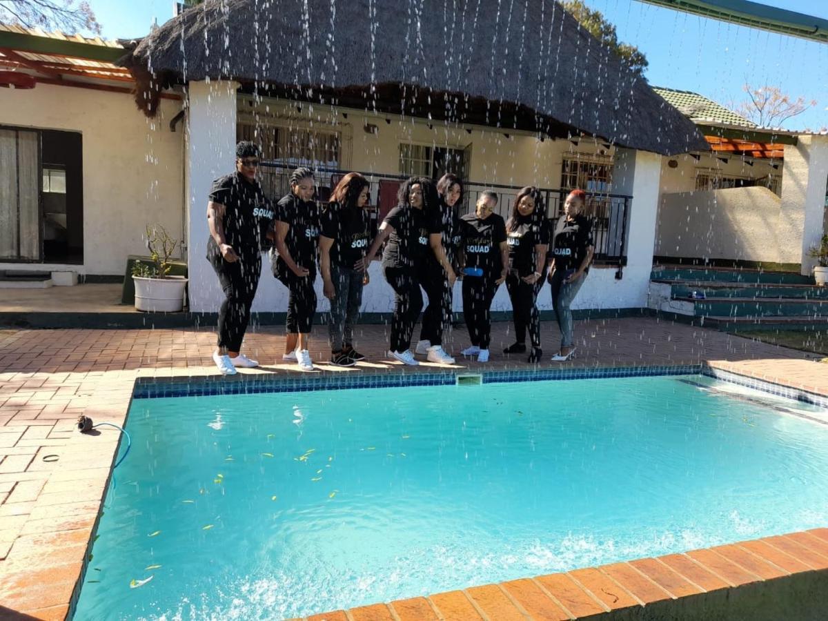 Simbasun Cottages Midrand Buitenkant foto
