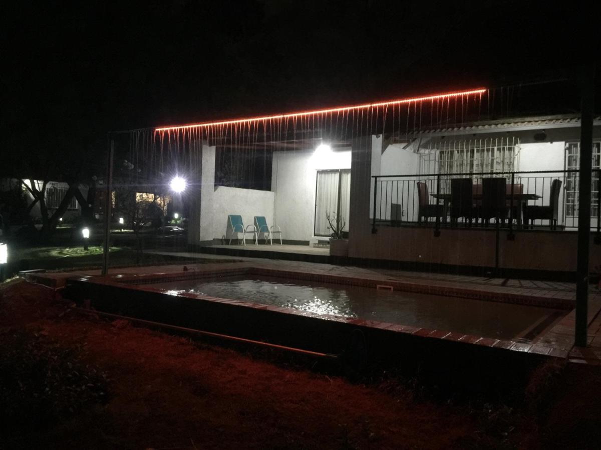 Simbasun Cottages Midrand Buitenkant foto
