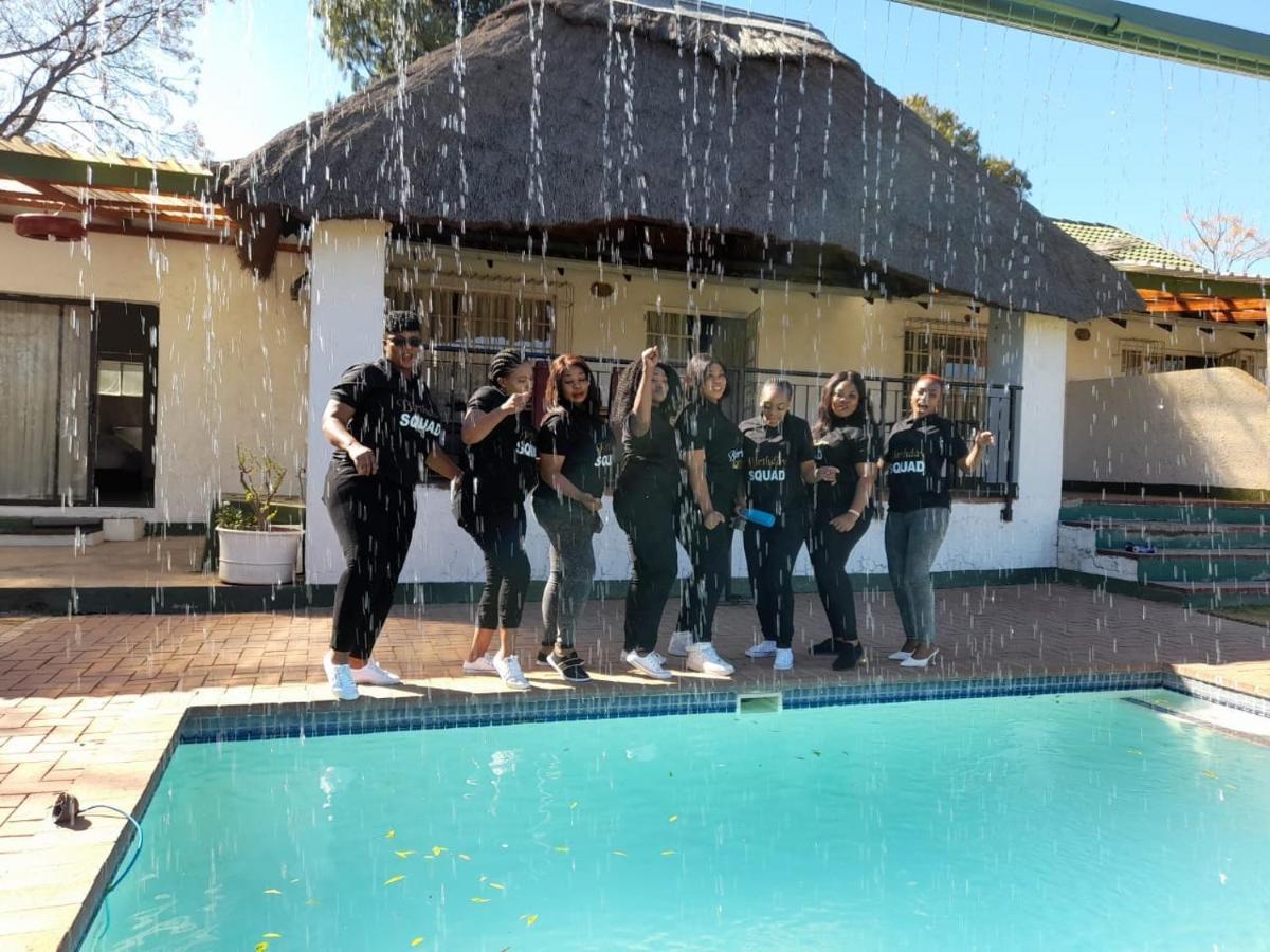 Simbasun Cottages Midrand Buitenkant foto