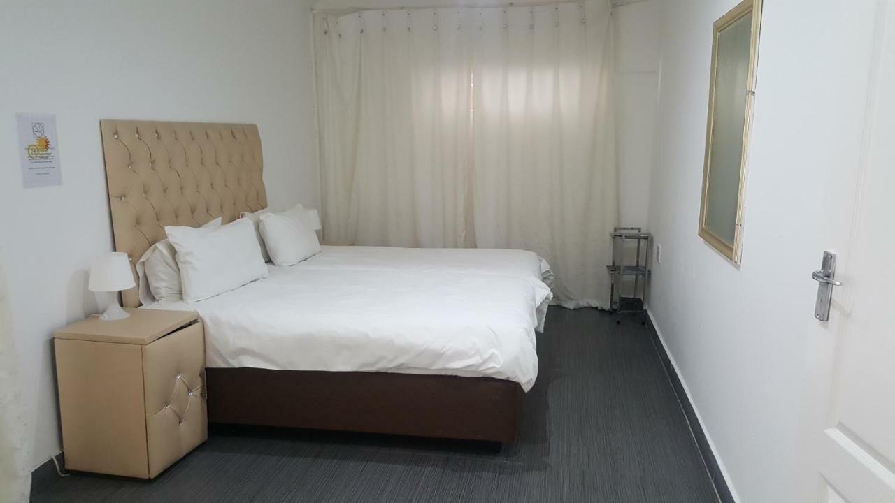 Simbasun Cottages Midrand Buitenkant foto