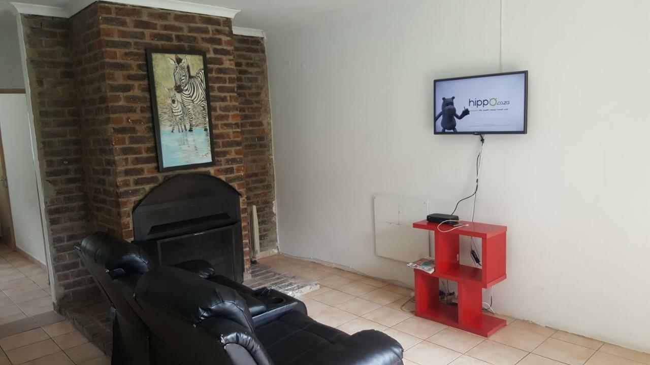 Simbasun Cottages Midrand Buitenkant foto