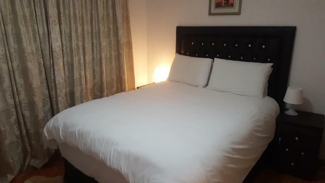 Simbasun Cottages Midrand Buitenkant foto