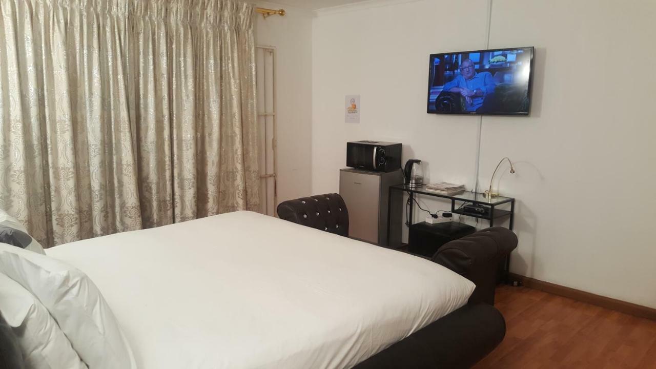 Simbasun Cottages Midrand Buitenkant foto