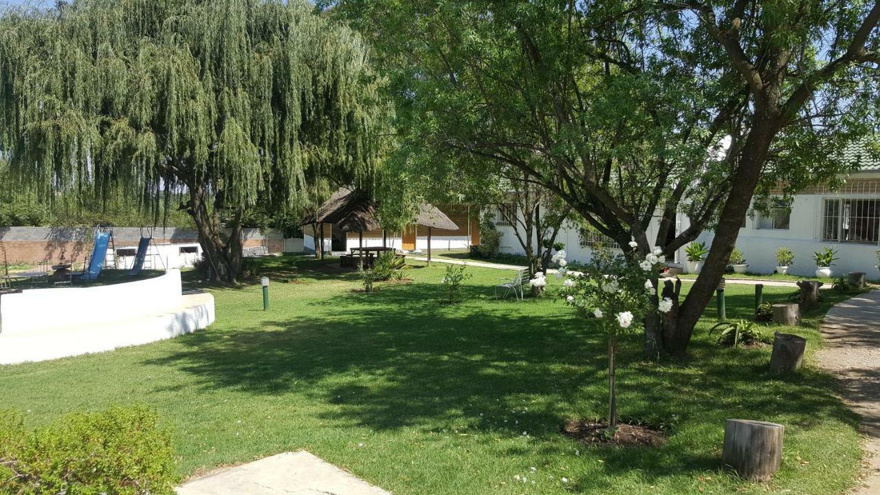 Simbasun Cottages Midrand Buitenkant foto