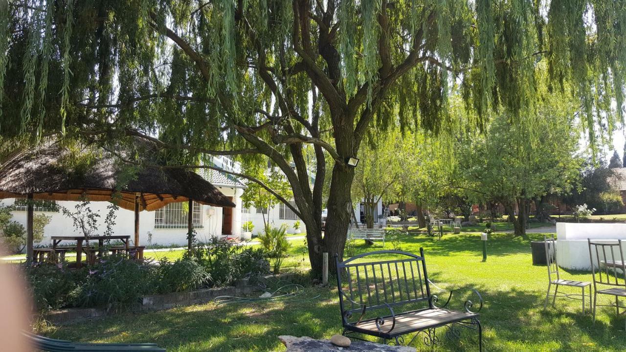 Simbasun Cottages Midrand Buitenkant foto