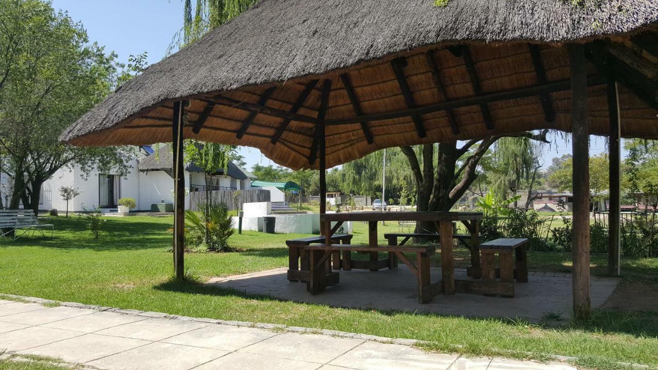 Simbasun Cottages Midrand Buitenkant foto