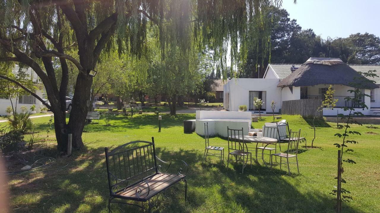 Simbasun Cottages Midrand Buitenkant foto