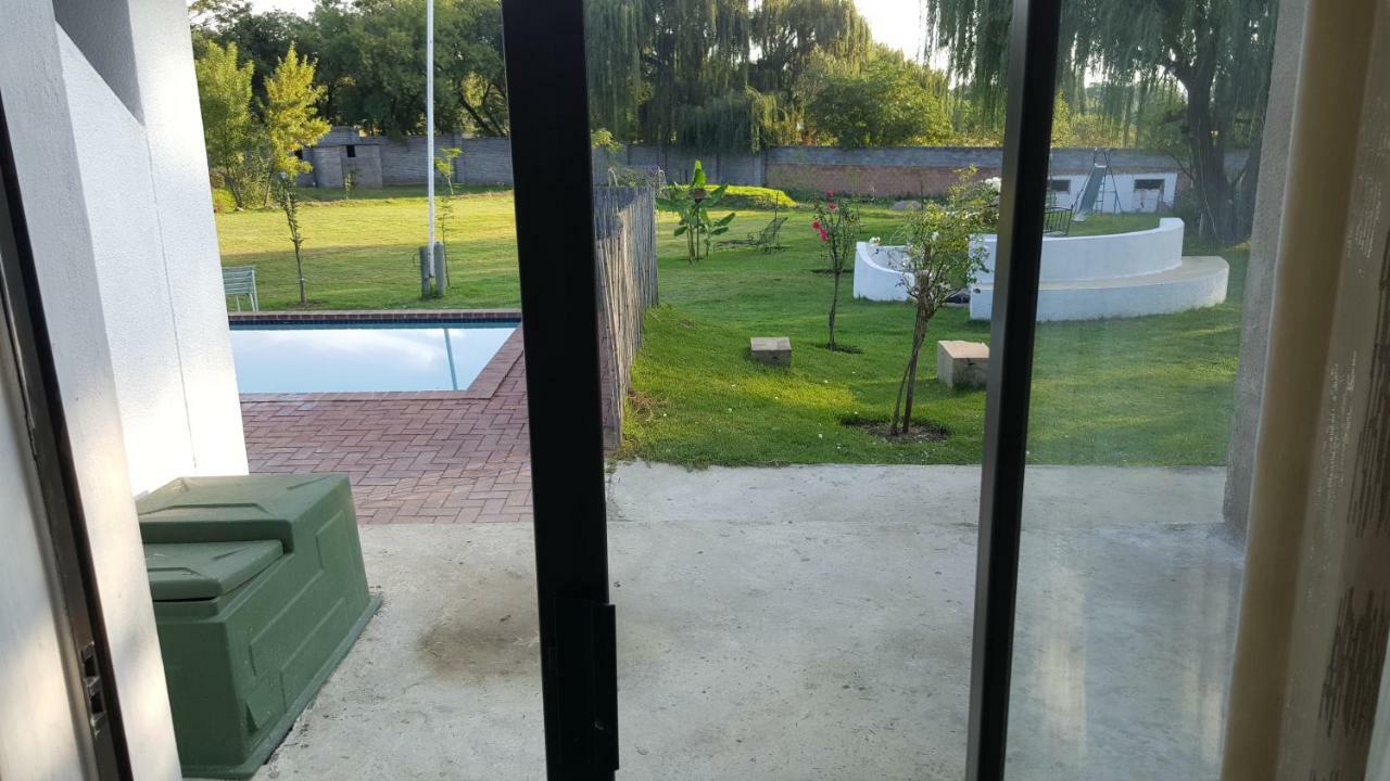 Simbasun Cottages Midrand Buitenkant foto