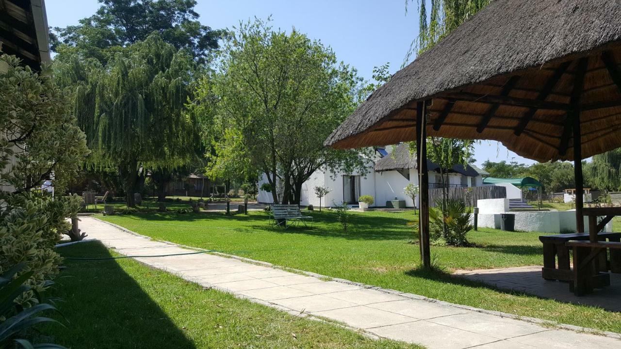 Simbasun Cottages Midrand Buitenkant foto