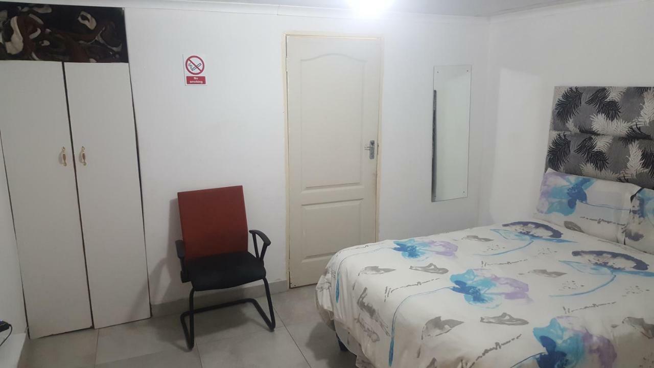 Simbasun Cottages Midrand Buitenkant foto