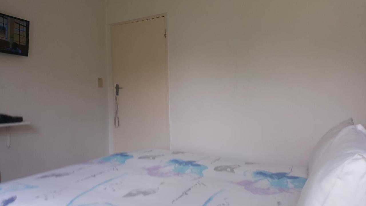 Simbasun Cottages Midrand Buitenkant foto