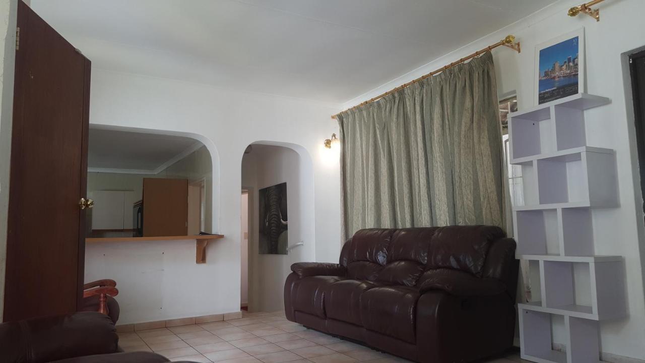 Simbasun Cottages Midrand Buitenkant foto