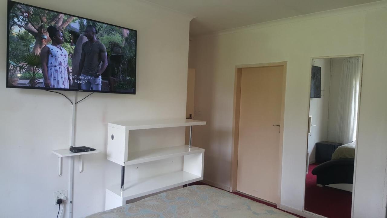 Simbasun Cottages Midrand Buitenkant foto