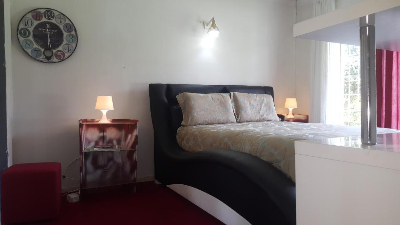 Simbasun Cottages Midrand Buitenkant foto